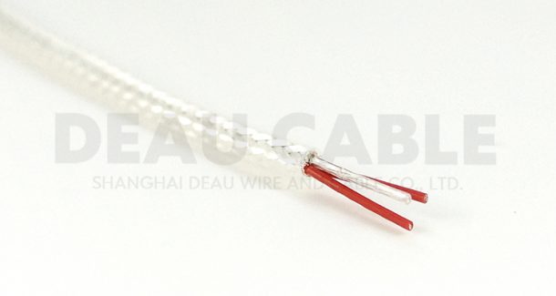 特點(diǎn)/用途：具有優(yōu)良的耐腐蝕性能，抗油、強(qiáng)酸、抗強(qiáng)堿、強(qiáng)氧化劑等；具有優(yōu)良的電絕緣性能、耐高電壓、高頻損耗小、不吸潮、絕緣電阻大；具有優(yōu)良的耐燃、耐老化性能、使用壽命長(zhǎng)。電子行業(yè)中，可用于溫度補(bǔ)償導(dǎo)線，耐低溫導(dǎo)線，高溫加熱導(dǎo)線，耐老化電線及阻燃電線；家用電器行業(yè)中，可用于空調(diào)機(jī)，微波爐，電子消毒柜，電飯堡，電子熱水瓶，電暖器，電烤箱，電炒鍋，燈具燈飾等的內(nèi)部布線。